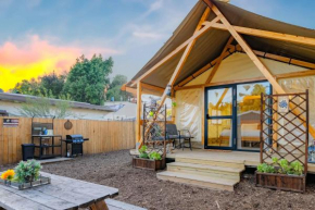 Urban Oasis Luxe Glamping with King Bed & BBQ